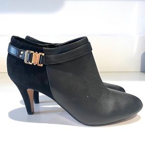 Vince Camuto Vamp Buckle boot, size 8